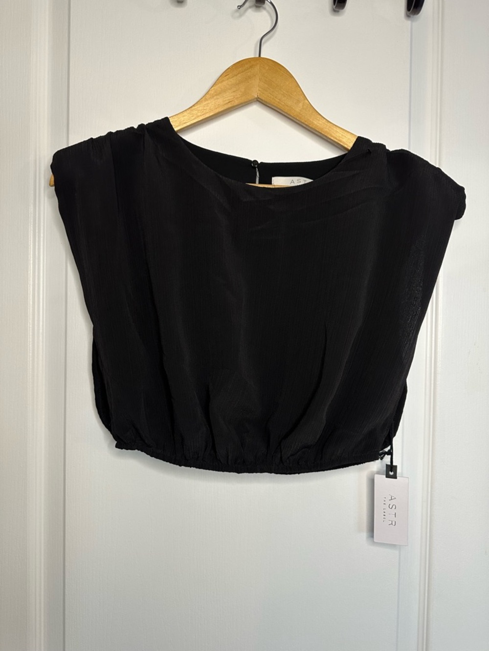 Astr Black Cropped Sleeveless Blouse
